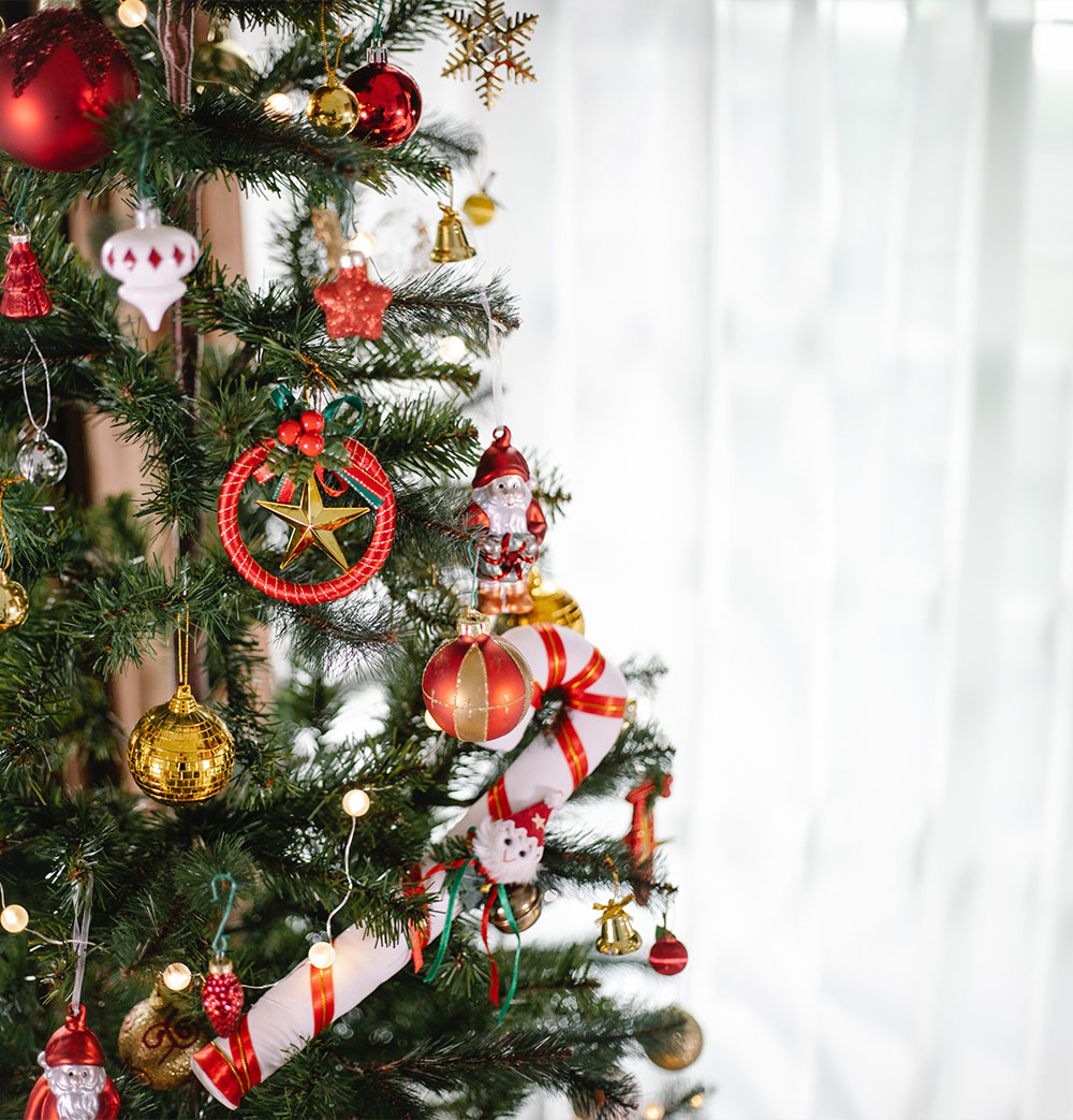 Kaunistused jõulupuul: kujukesed, tähed ja ripatsid