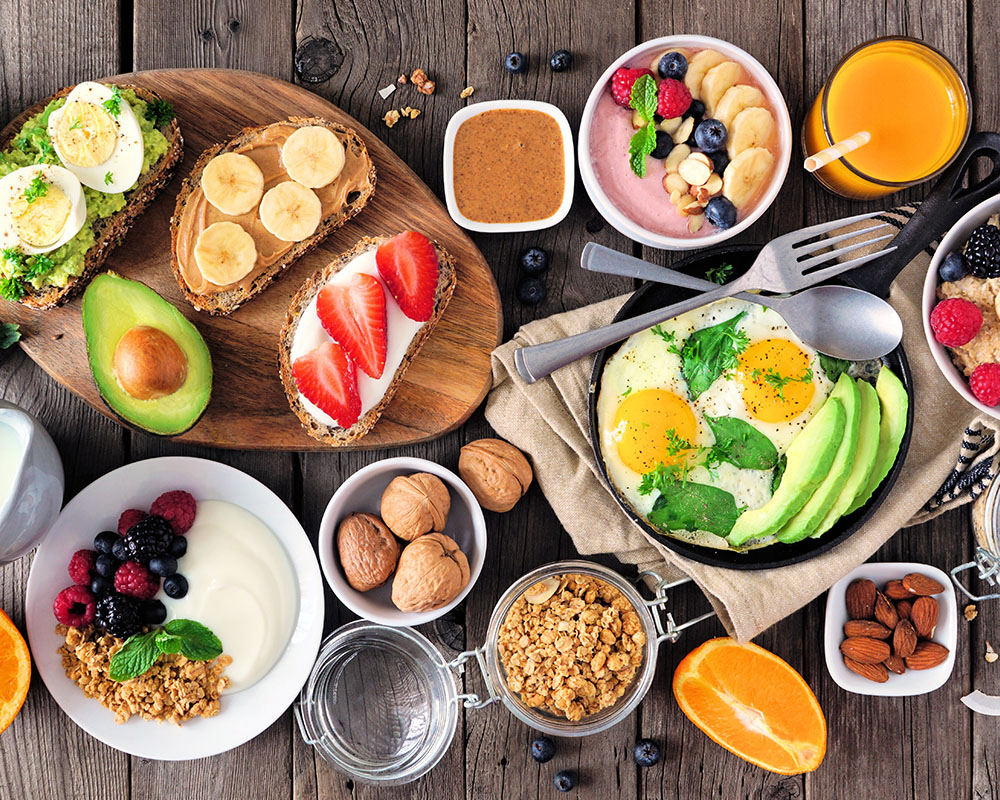 Laud tervislike toiduainetega: puuviljad, köögiviljad, kaerahelbed